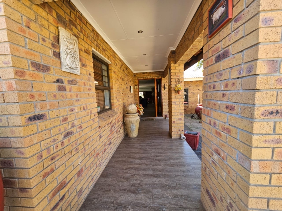 3 Bedroom Property for Sale in Buffelspoort Eco Estate North West